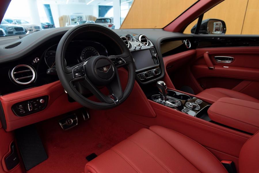 Интерьер Bentley Bentayga V8 Centenary Specifications 2020 года  (UAE) (фото 10 из 10)